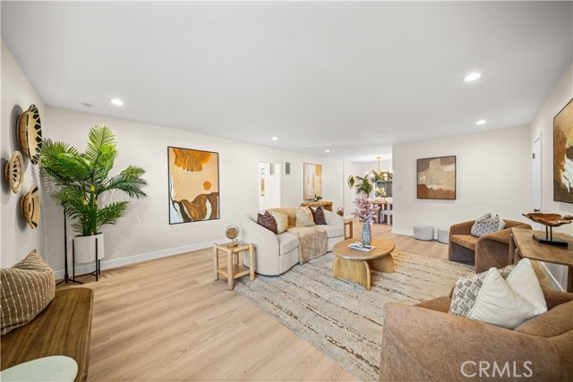 127 North Eucalyptus Avenue, 4