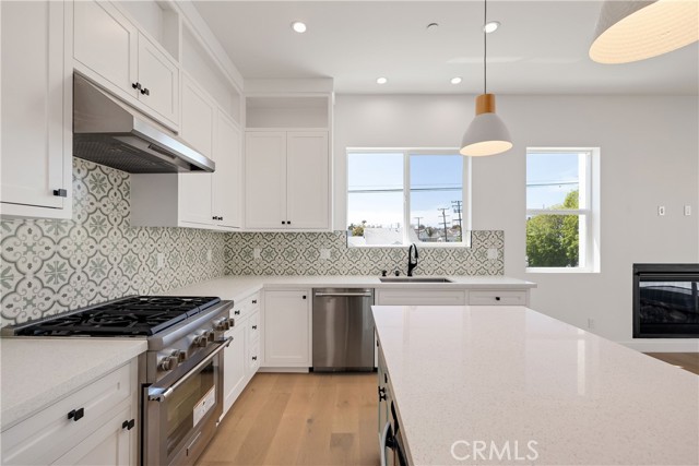2100 Carnegie Lane, Redondo Beach CA: https://media.crmls.org/medias/e640603b-7319-4ccf-afac-6622459c37ba.jpg