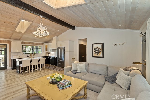 Detail Gallery Image 9 of 50 For 1053 Club View Dr, Big Bear Lake,  CA 92315 - 2 Beds | 2 Baths