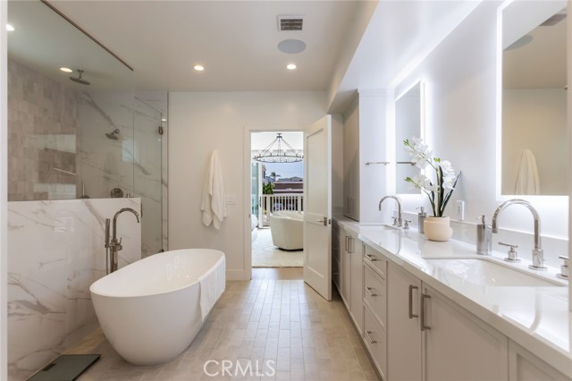 Detail Gallery Image 17 of 31 For 931 Duncan Ave, Manhattan Beach,  CA 90266 - 6 Beds | 5/2 Baths