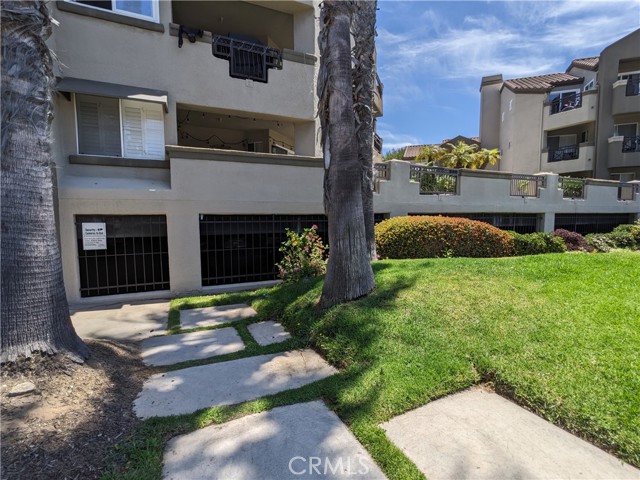420 Lake Street, Huntington Beach CA: https://media.crmls.org/medias/e641fa84-c92d-441c-9494-7c2c16b88101.jpg