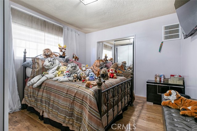6923 Ben Avenue, North Hollywood CA: https://media.crmls.org/medias/e6422f7a-58fa-4384-b793-2e2f5f0f26a0.jpg