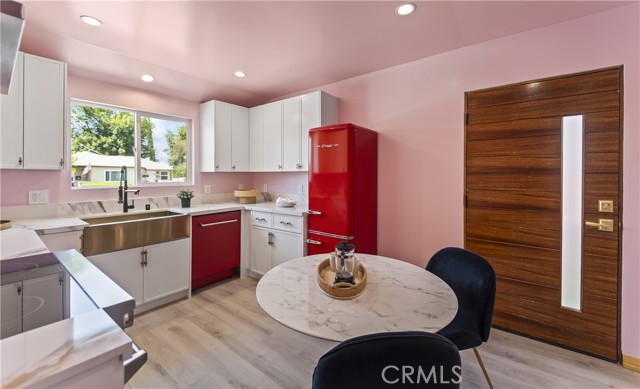 5606 White Oaks Avenue, Encino CA: https://media.crmls.org/medias/e6429475-bf0c-4a40-a0ec-9d9f678015b0.jpg