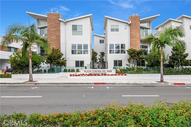 Detail Gallery Image 1 of 36 For 3920 E Coast Highway, Corona Del Mar,  CA 92625 - 3 Beds | 2/1 Baths