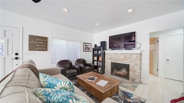 400 17th Street, Manhattan Beach, California 90266, ,Residential Income,Sold,17th,SB21094591