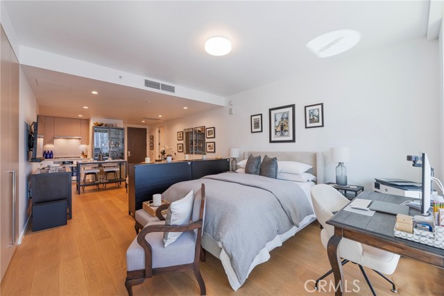 877 Francisco Street, Los Angeles CA: https://media.crmls.org/medias/e64532e1-28cc-4e87-9e96-940c328b366e.jpg