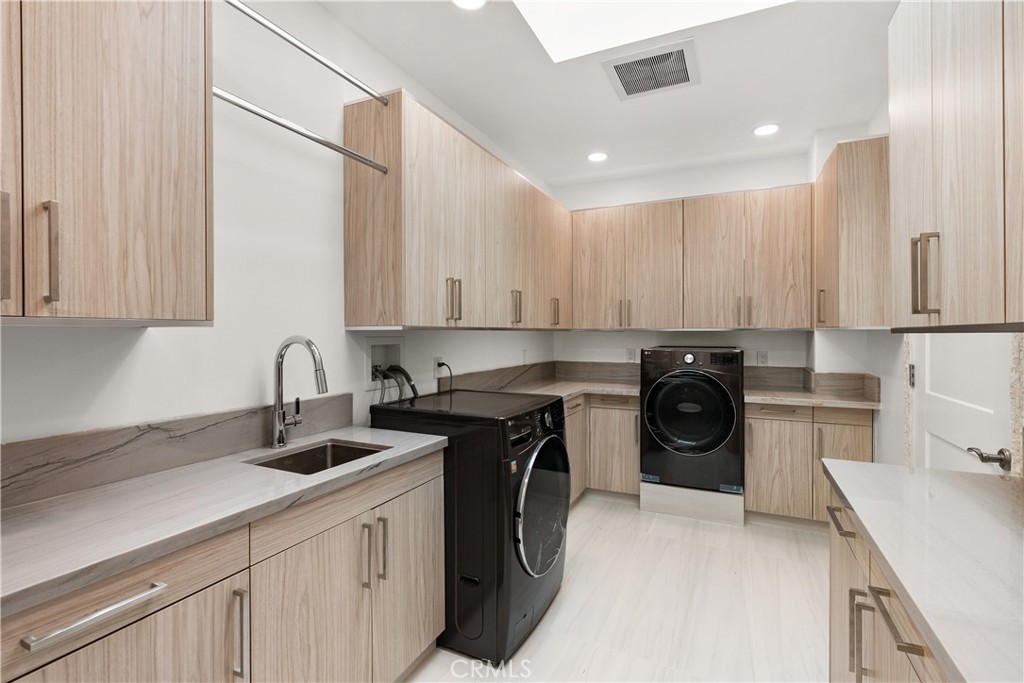 MLS #OC25246819 image #32