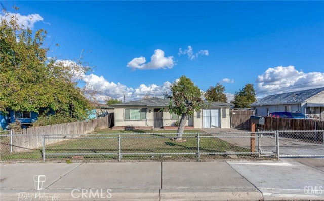 Detail Gallery Image 1 of 36 For 301 Ohio Dr, Bakersfield,  CA 93307 - 3 Beds | 1 Baths