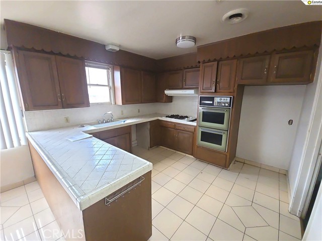 Detail Gallery Image 9 of 27 For 3581 E Alta, Fresno,  CA 93702 - 3 Beds | 2 Baths