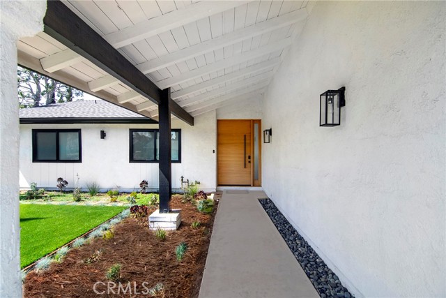 Detail Gallery Image 4 of 47 For 10947 Lurline Ave, Chatsworth,  CA 91311 - 5 Beds | 4 Baths