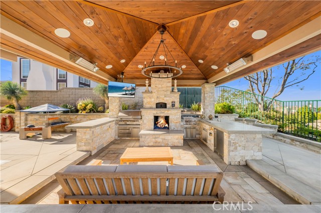 1040 S Summer Breeze Lane, Anaheim CA: https://media.crmls.org/medias/e6489dfe-4a01-40fd-938d-2bbd741338ba.jpg