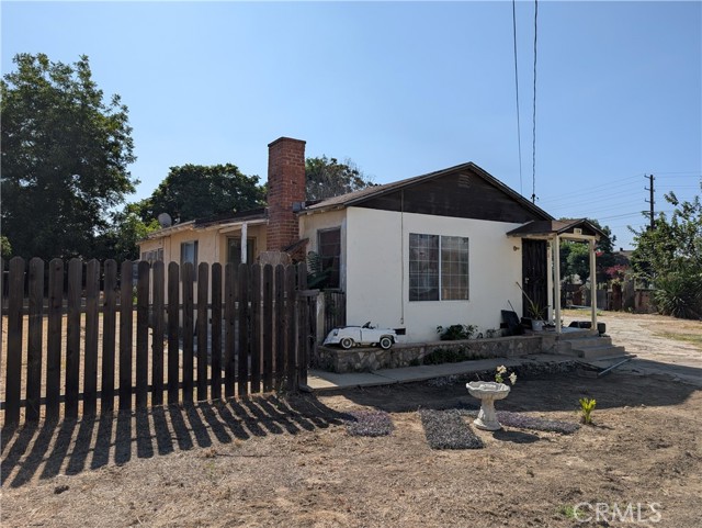 128 N Myrtle Avenue, Pomona CA: https://media.crmls.org/medias/e648d950-ba6c-4e6d-af79-8d777f2a8e37.jpg