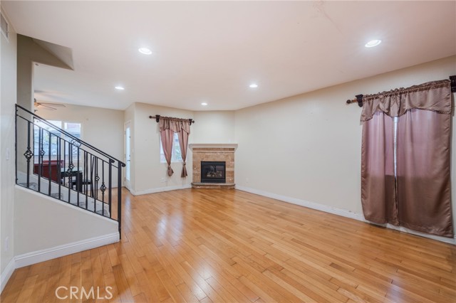 Detail Gallery Image 5 of 41 For 4445 W 163rd St., Lawndale,  CA 90260 - 4 Beds | 3/1 Baths