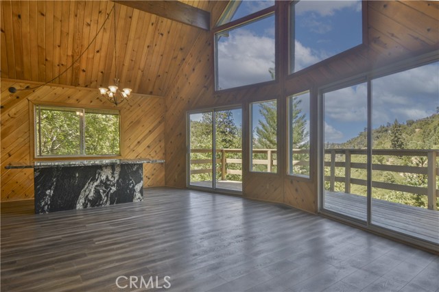 929 Trinity Drive, Lake Arrowhead CA: https://media.crmls.org/medias/e649e98f-e45e-46d3-b5e7-6af7d60d07d6.jpg