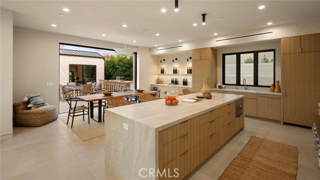 4320 Teesdale Avenue, Studio City CA: https://media.crmls.org/medias/e64a8686-8055-4887-a506-3496d1880d25.jpg