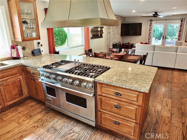 Detail Gallery Image 7 of 26 For 4640 Hazelnut Ave, Seal Beach,  CA 90740 - 4 Beds | 2 Baths