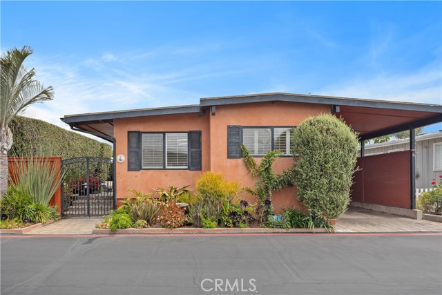 103 Yorktown, Newport Beach CA: https://media.crmls.org/medias/e64ab53e-955e-4159-84a5-2c77a33cf0bf.jpg