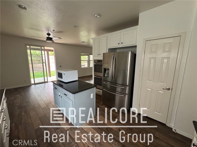 Detail Gallery Image 29 of 37 For 15806 Rock Point Ln, Fontana,  CA 92336 - 4 Beds | 2/1 Baths