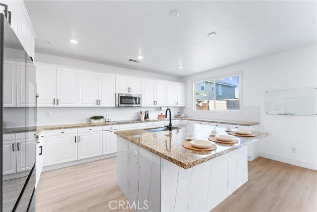 Detail Gallery Image 15 of 42 For 5305 Fulmer Ct, Jurupa Valley,  CA 91752 - 5 Beds | 4/1 Baths