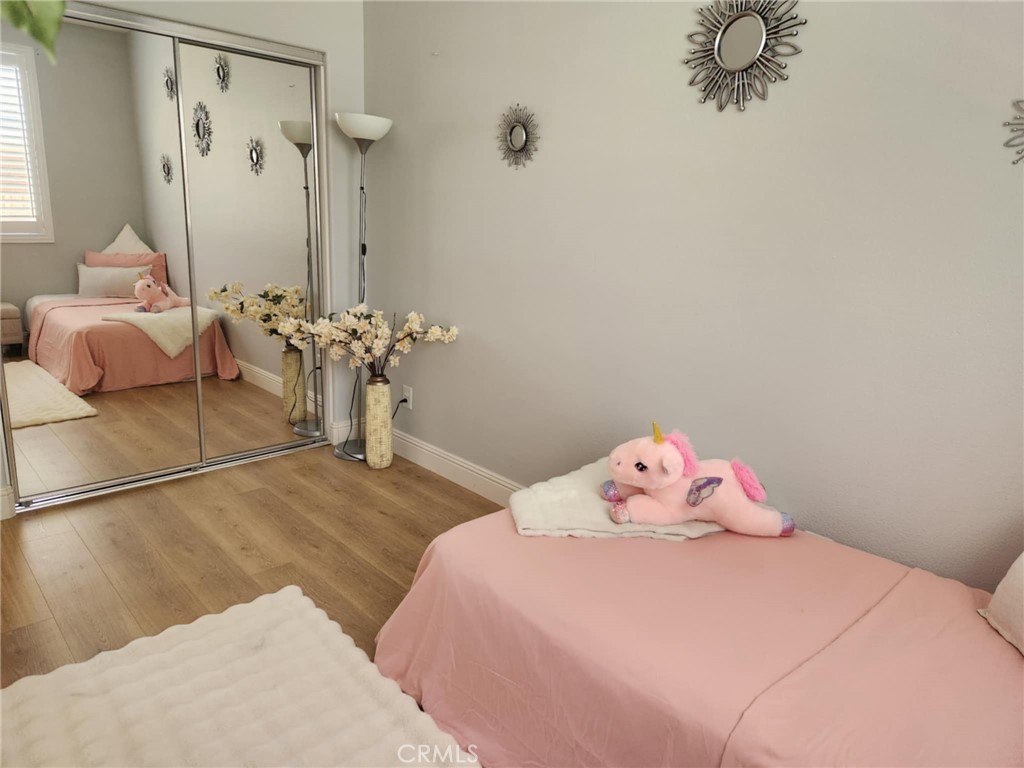 https://media.crmls.org/medias/e64b4cea-7056-4768-8f6d-29a52a15e67e.jpg?preset=X-Large