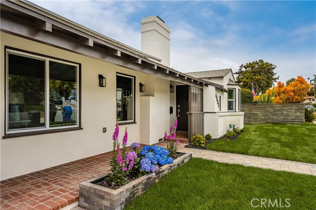 6005 S La Brea Avenue, Los Angeles CA: https://media.crmls.org/medias/e64b6d72-d734-4091-9ff7-70bff9bf56af.jpg