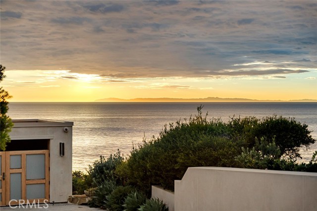 Detail Gallery Image 6 of 74 For 1907 Ocean Way, Laguna Beach,  CA 92651 - 4 Beds | 3/1 Baths