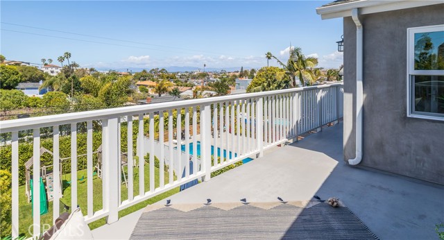 523 Juanita Avenue, Redondo Beach, California 90277, 5 Bedrooms Bedrooms, ,2 BathroomsBathrooms,Residential,Sold,Juanita,SB22083866