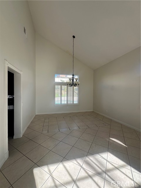 Detail Gallery Image 4 of 22 For 29652 Chandler, Highland,  CA 92346 - 4 Beds | 3 Baths