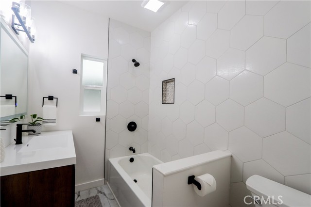 Detail Gallery Image 16 of 35 For 120 Esperanza Ave, Long Beach,  CA 90802 - 3 Beds | 2/1 Baths