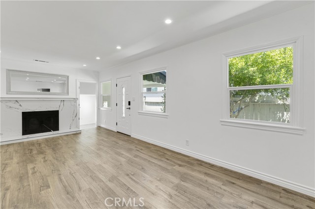 Detail Gallery Image 2 of 48 For 7611 Yates St, Tujunga,  CA 91042 - 2 Beds | 2 Baths