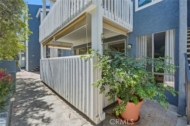 Detail Gallery Image 5 of 54 For 17711 Margate St #103,  Encino,  CA 91316 - 2 Beds | 1/1 Baths