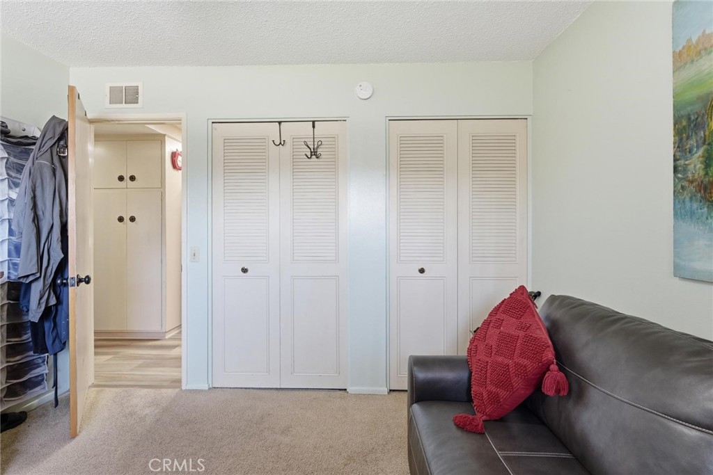 https://media.crmls.org/medias/e64e323f-ff0b-46ac-ad41-d6e47ad0c7d4.jpg?preset=X-Large