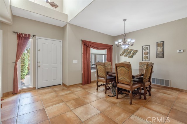 Detail Gallery Image 7 of 75 For 6030 W Country Ct, Visalia,  CA 93277 - 4 Beds | 2/1 Baths