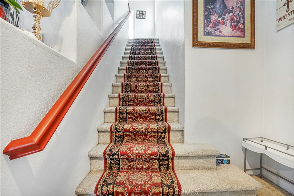https://media.crmls.org/medias/e64ef863-8b27-4c6a-b74f-9244fa39a940.jpg?preset=X-Large