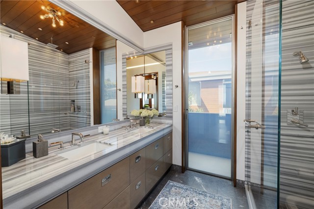 2538 Monaco Drive, Laguna Beach CA: https://media.crmls.org/medias/e64fa42a-0e67-429e-bb01-dae7d0a27d2e.jpg