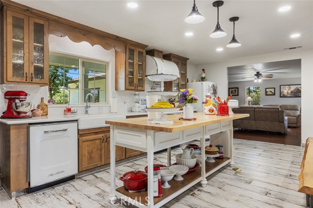 4742 Crow Road, Oakdale CA: https://media.crmls.org/medias/e64fffcd-692f-4cd2-9f47-99f0b104b7b2.jpg