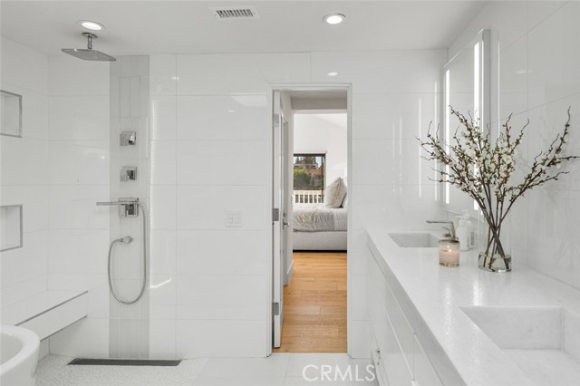 21875 Huron Lane, Lake Forest CA: https://media.crmls.org/medias/e6500b77-e36e-40e1-8216-6634f19496cd.jpg