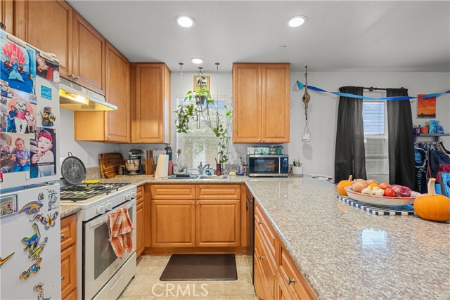 Detail Gallery Image 12 of 25 For 26142 Gravett Pl, Saugus,  CA 91350 - 4 Beds | 3 Baths