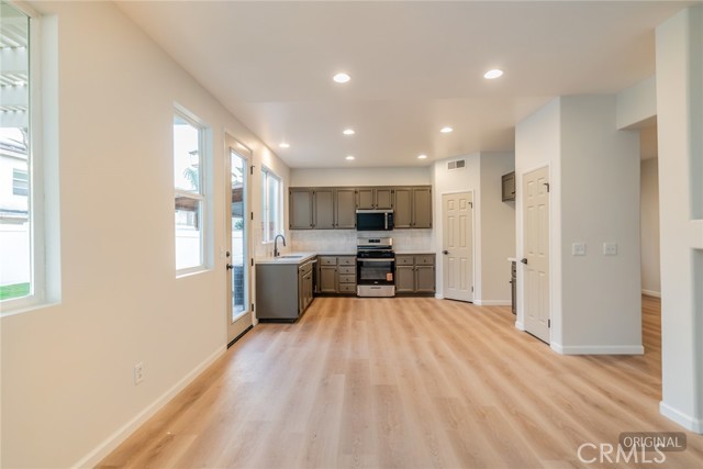 Detail Gallery Image 9 of 33 For 348 Camino De La Estrella, Perris,  CA 92571 - 5 Beds | 2/1 Baths