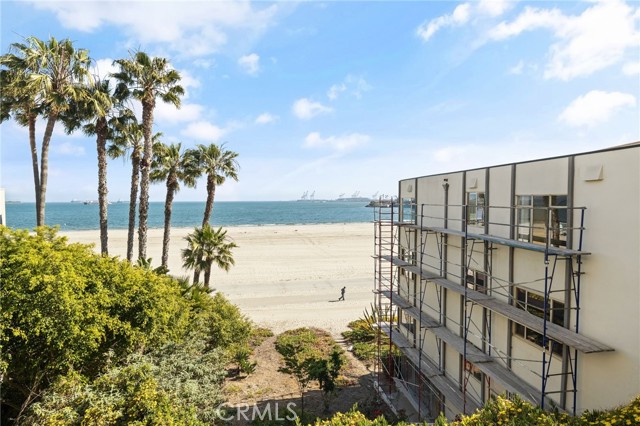 21 7th Place, Long Beach CA: https://media.crmls.org/medias/e650715e-7a39-46ce-aa3d-909c9b8c47e5.jpg