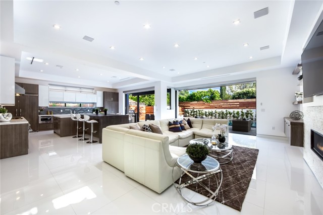 12732 Hortense Street, Studio City CA: https://media.crmls.org/medias/e650e65e-6d2b-4d20-a86c-4f6d6d8c7599.jpg
