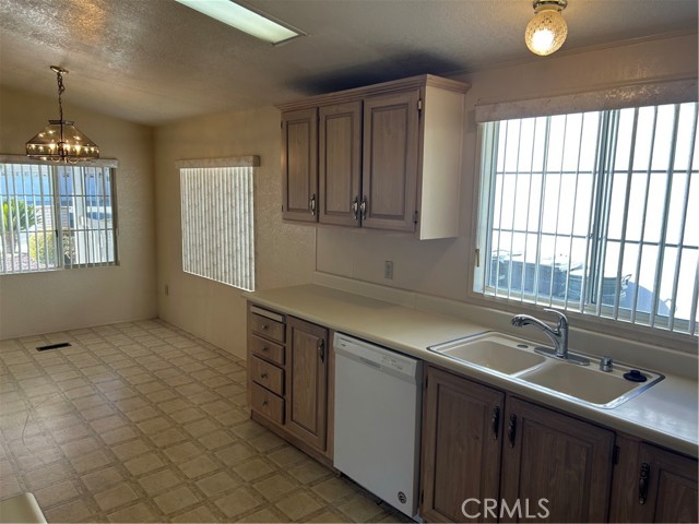 Detail Gallery Image 13 of 29 For 1526 Ailanthus Dr, Hemet,  CA 92545 - 3 Beds | 2 Baths