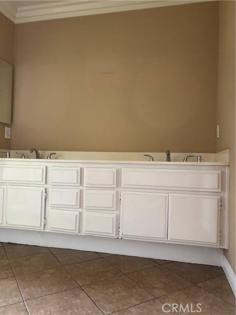 17092 Whispering Brook Way, Riverside CA: https://media.crmls.org/medias/e6536167-941b-45a5-9b0e-d8de1b091a32.jpg