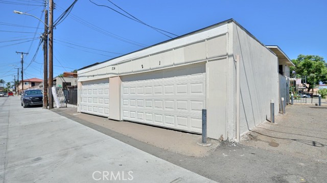 1714 Evergreen Street, Santa Ana CA: https://media.crmls.org/medias/e6538ca9-aee2-45ae-93fc-bb16855d75fe.jpg