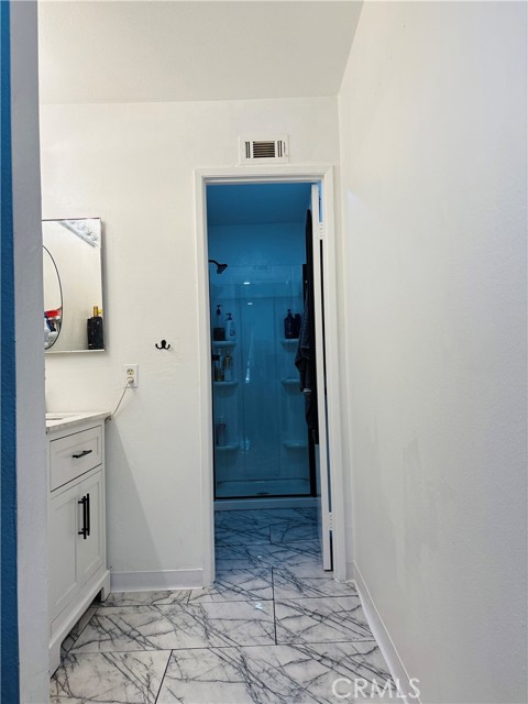 502 Holly Avenue, Oxnard CA: https://media.crmls.org/medias/e653a0f4-4f08-4adc-a02c-ac01e41e884e.jpg