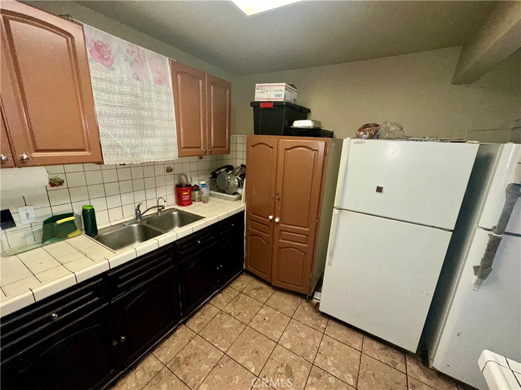 https://media.crmls.org/medias/e6544269-3ed9-4ad9-bd64-0f57580d533c.jpg?preset=X-Large