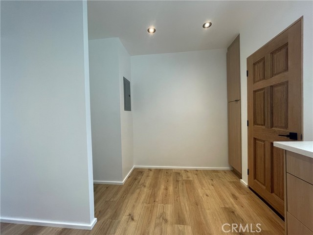 Detail Gallery Image 4 of 5 For 1713 W Alameda Ave, Burbank,  CA 91506 - 3 Beds | 2 Baths