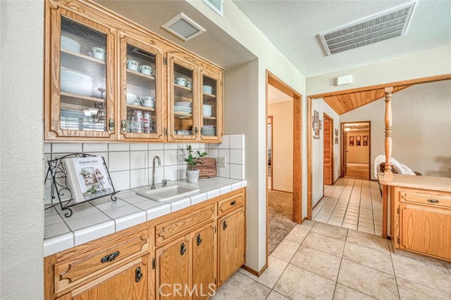6442 N Gentry Avenue, Fresno CA: https://media.crmls.org/medias/e654af18-6a96-4829-a4a4-28c905cd5e83.jpg