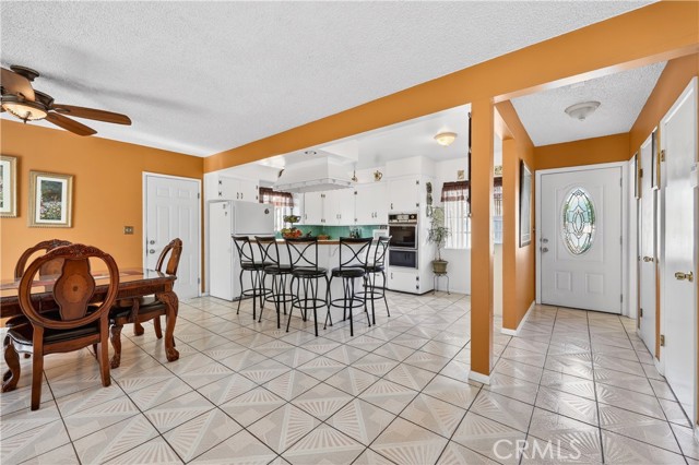 15937 Manzanita, Fontana CA: https://media.crmls.org/medias/e654f8be-f452-4a9d-8310-2ebd85370f64.jpg