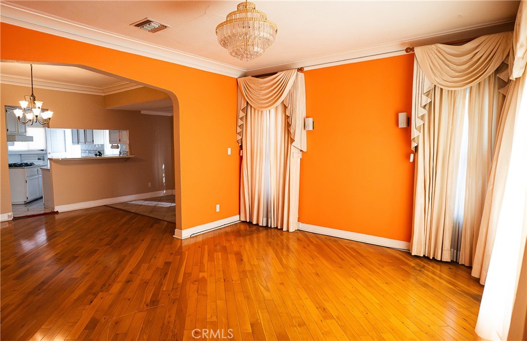 https://media.crmls.org/medias/e65544cf-c9a9-4295-b2d0-e74113b6df92.jpg?preset=X-Large
